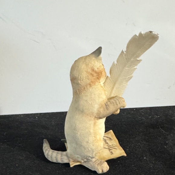 Country Artists Love Story" figurine, a realistic kitten with a feather - Picture 6 of 11
